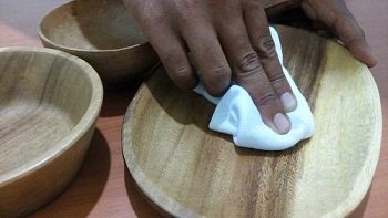 aplikasi biopolish pada piring kayu