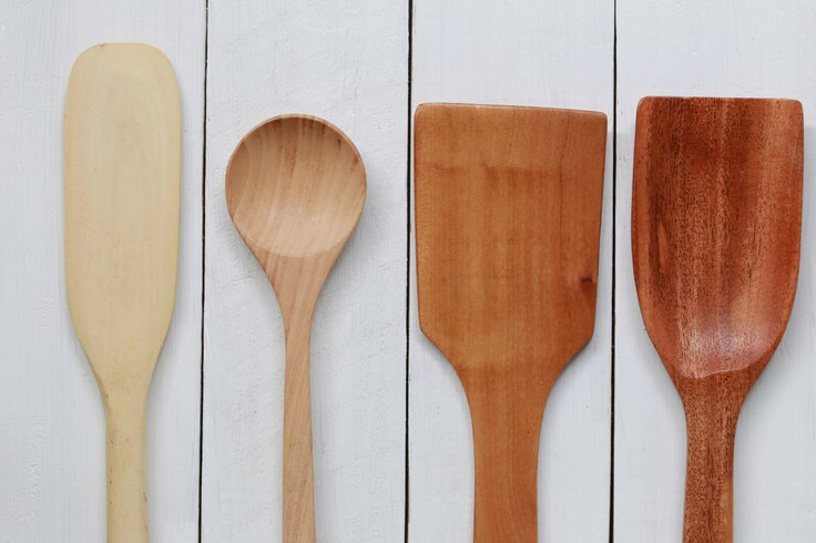 merawat spatula kayu
